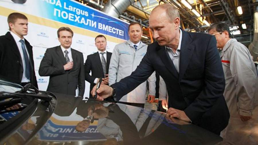 Путин посадит чиновников на отечественные автомобили