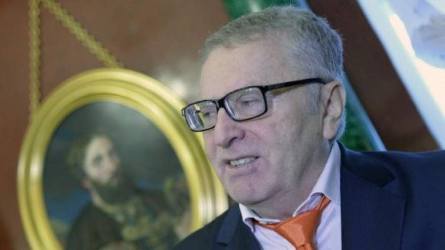 Замглавы Минкомсвязи подарил Жириновскому беруши
