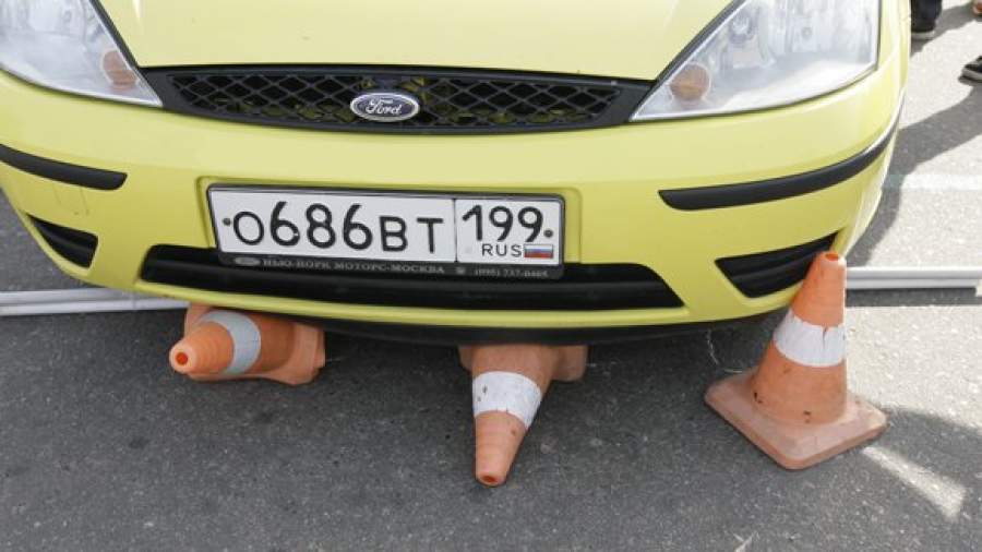 Автомобилисты и мотоциклисты будут сдавать на права повторно