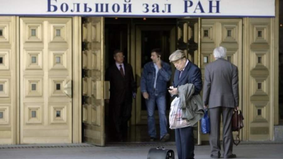 Средний возраст ученых хотят снизить до 39 лет