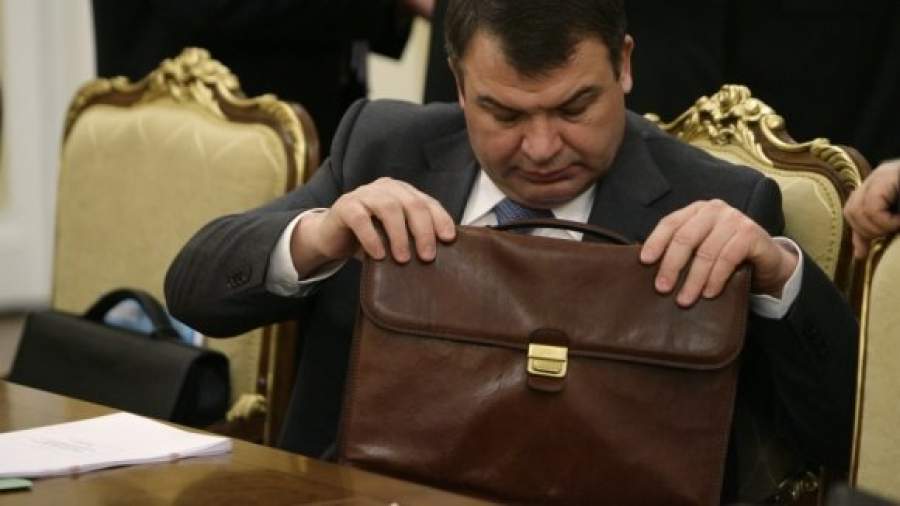 Сердюков подобрал мебель для флота со знанием дела