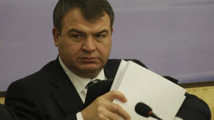 Госдума спросит Сердюкова об «умной обороне»