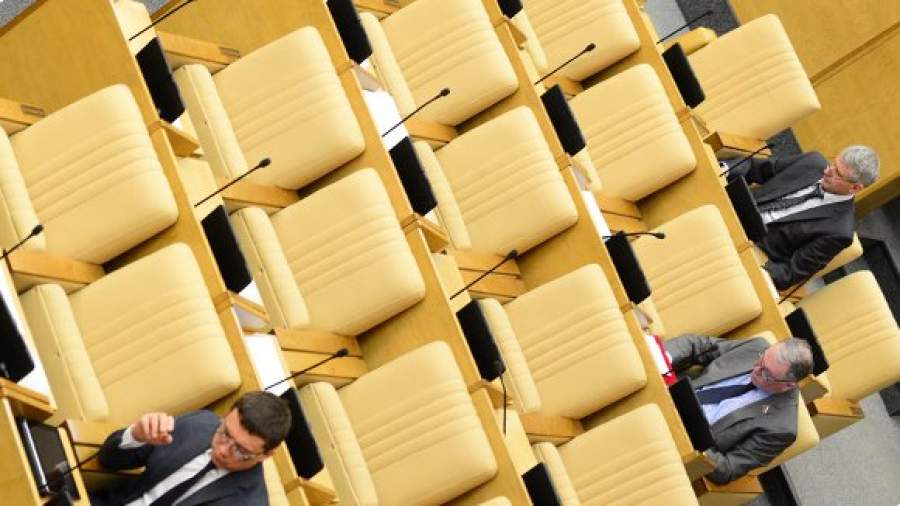 Депутатов за месячное пребывание за границей хотят лишать мандата
