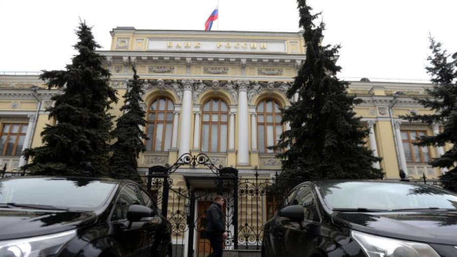Счета и операции чиновников ускользают от Центробанка