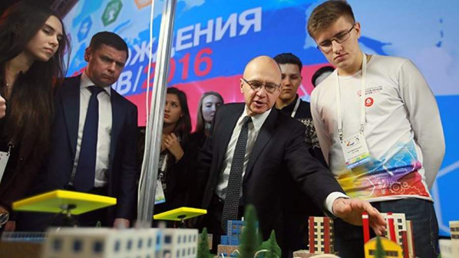 Кириенко присматривается к молодым кадрам