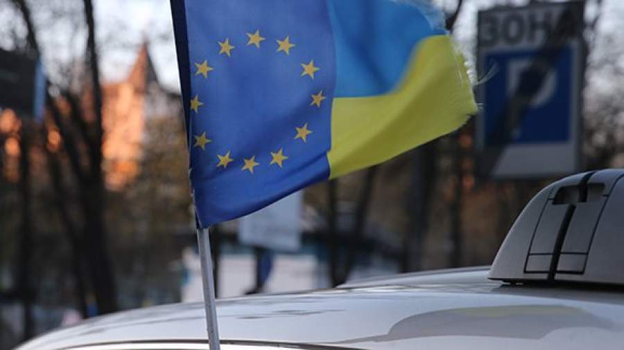 ЕС не собирается отменять визы для граждан Украины до конца года