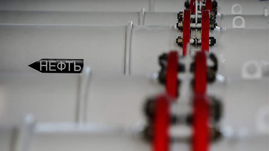 Нефть уходит в трубу