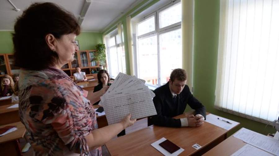 Учителей, принимающих ЕГЭ, отправят сдавать экзамены
