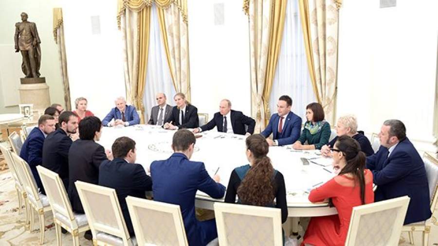 Президент поблагодарил учителей за воспитание нового поколения россиян
