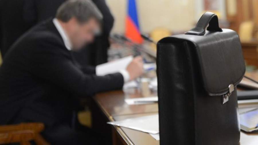 Срок работы чиновников и судей предлагают ограничить 10 годами