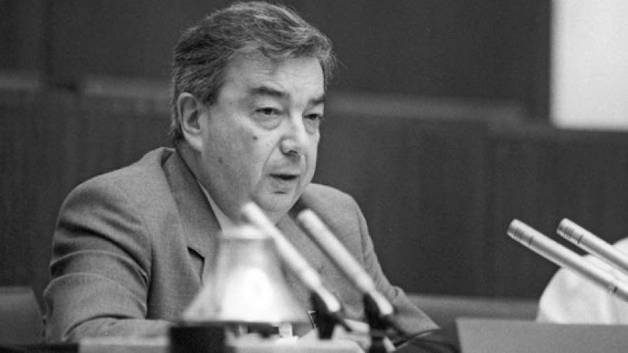 Премия Примакова может составить 2 млн рублей