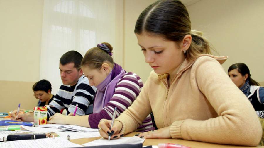 Учащиеся жалуются на снижение стипендий и задержки с их выплатой