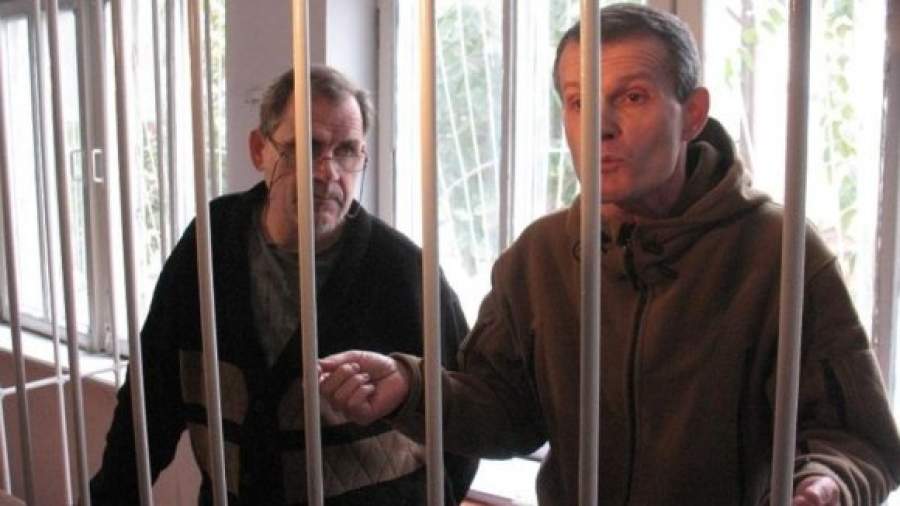 Летчиков посадили за аварийную посадку