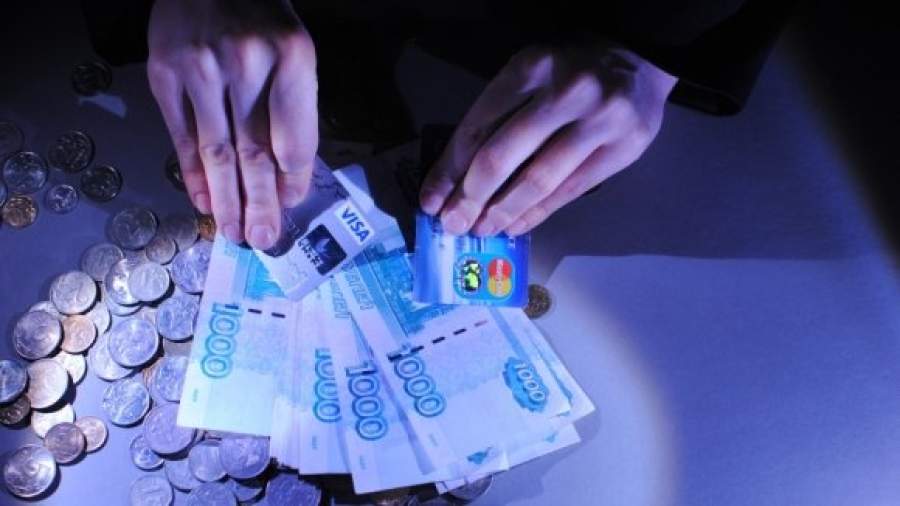 Зарплаты в обязательном порядке переведут на безнал