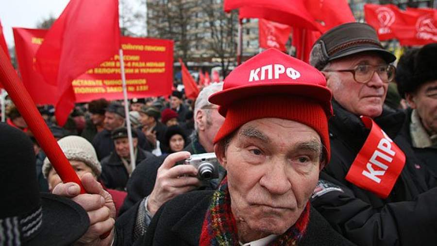 Коммунисты создадут агитбригады на предприятиях