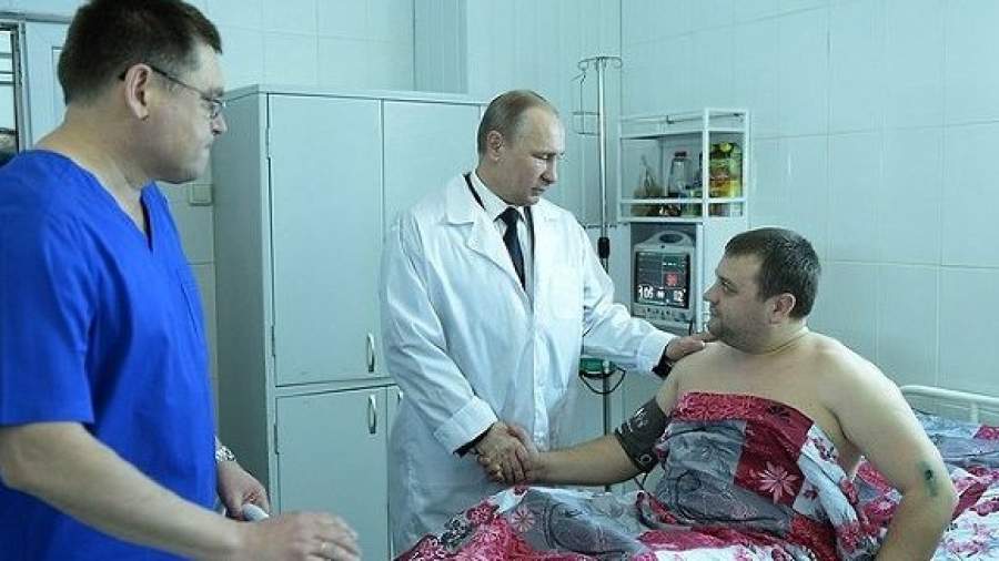 Путин навестил пострадавших в терактах в Волгограде