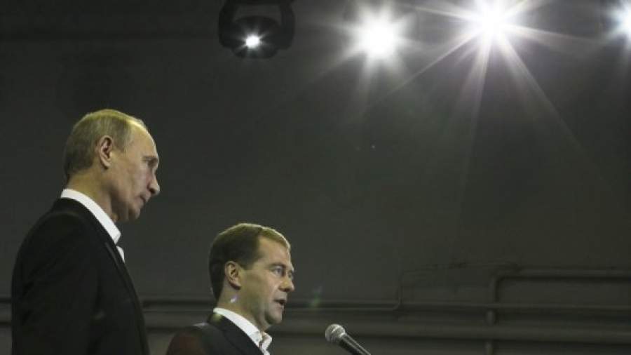 Медведев и Путин поделили экспертные сообщества