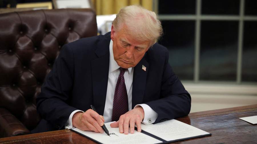 Белых дом: какие указы утвердил Трамп в первый день