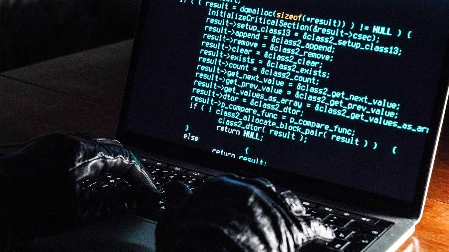 Утечные истории: хакеры в Новый год атаковали алкомаркеты, телеком и ведомства
