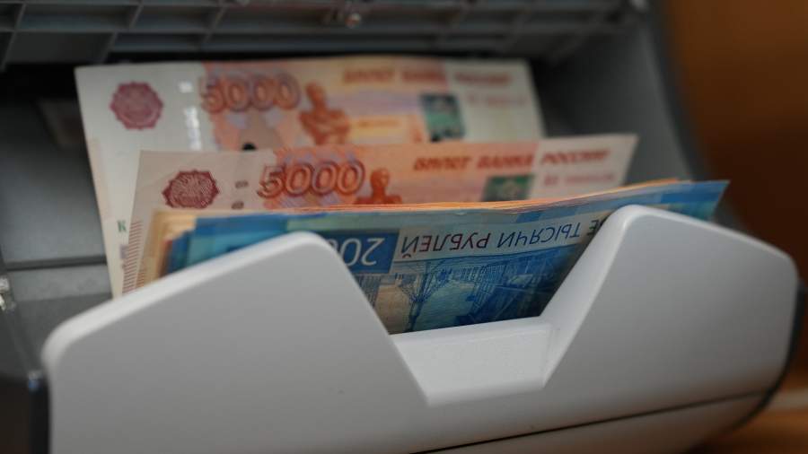 Закопали вклад: семь из топ-10 банков снизили ставки по депозитам