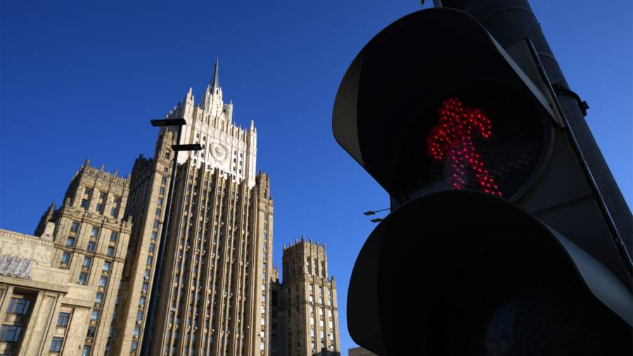 Не переходя границы: иностранцам запретят въезд за оскорбление России