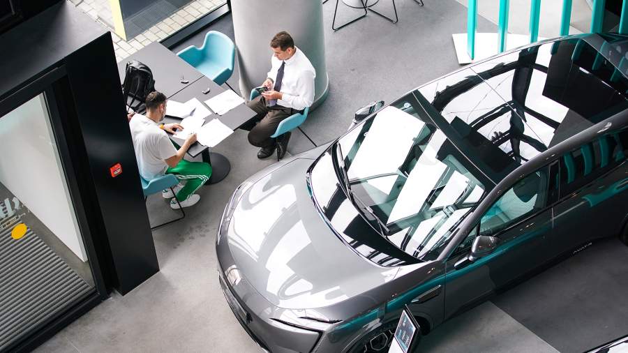 Машины завелись: продажи новых авто за месяц выросли на треть