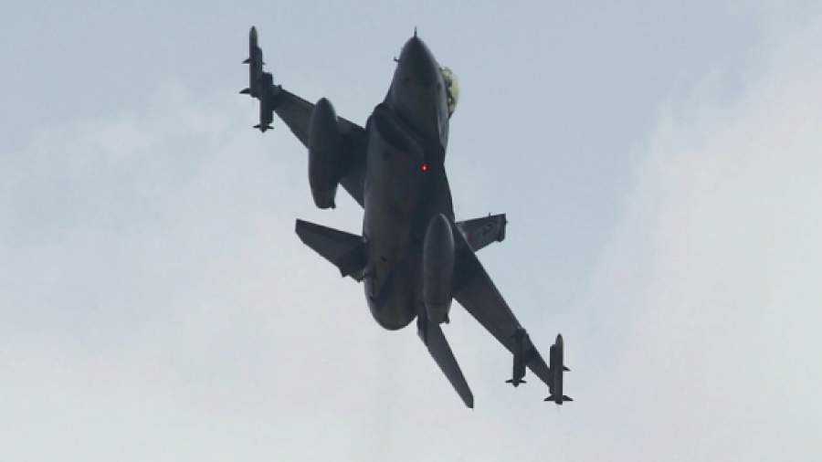 Самолет на границе Турции и Сирии сбит истребителем F-16