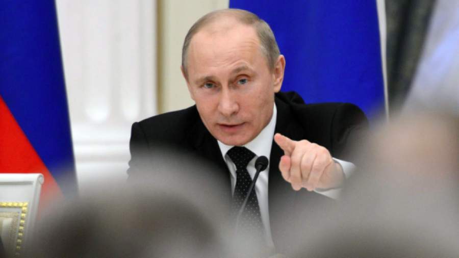 Владимир Путин потребовал ликвидировать третью смену в школах России