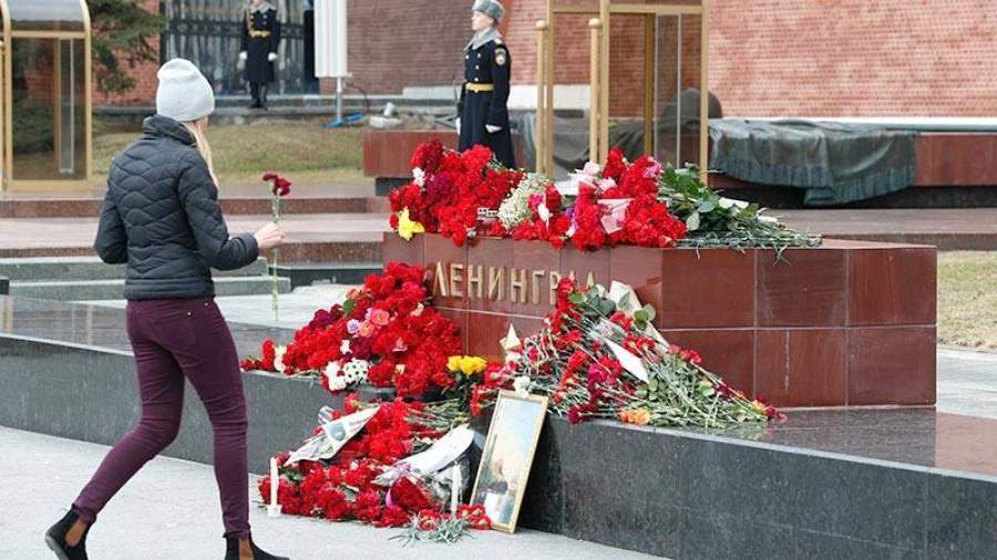 Акция «Питер, мы с тобой!» началась в Москве. Видеотрансляция