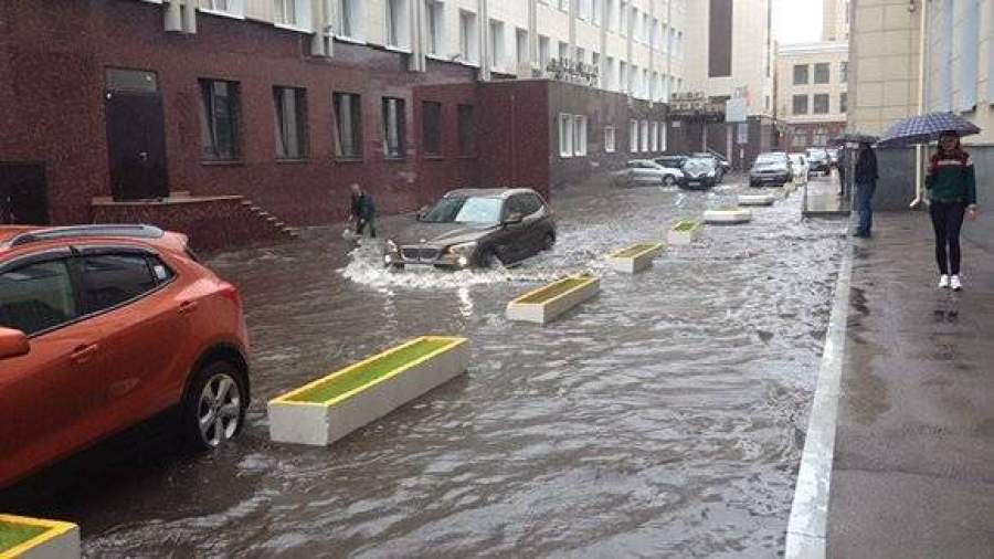 В Москве из-за проливных дождей объявлен «оранжевый» уровень опасности