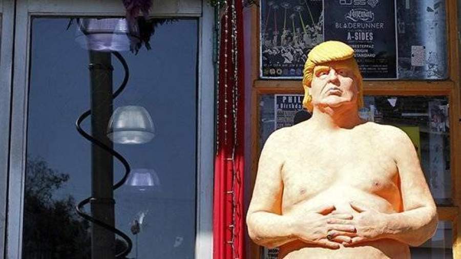 Статую голого Трампа продали на аукционе в США за $22 тыс.