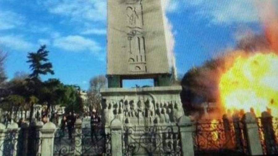 Очевидцы сняли момент взрыва на площади в Стамбуле