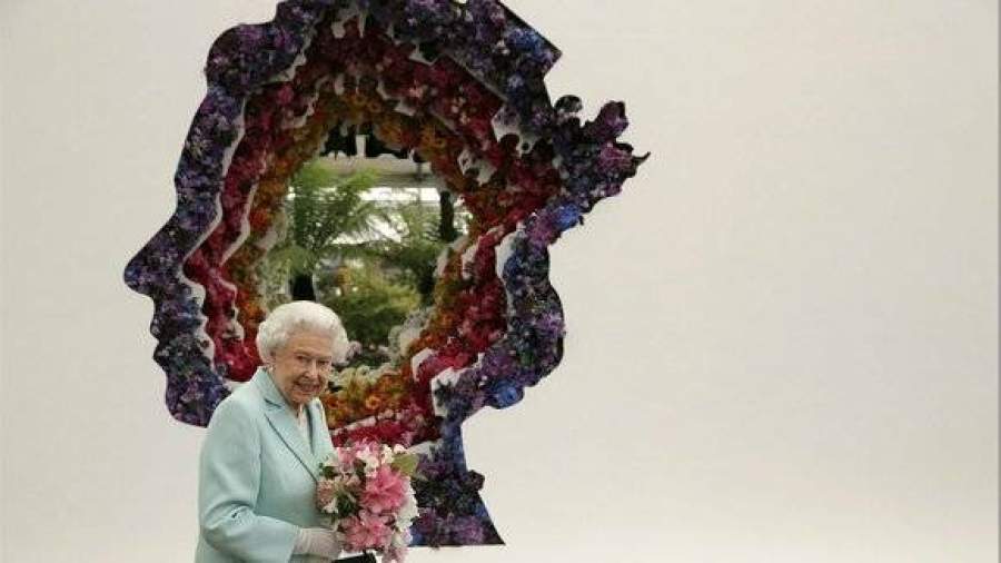 В Великобритании вышла книга к 90-летию Винни-Пуха и Елизаветы II