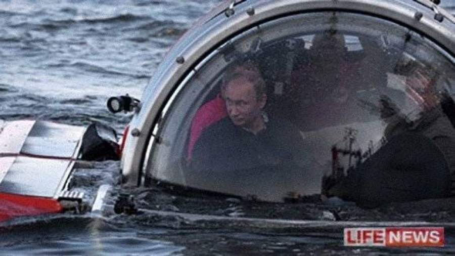Путин погрузился в батискафе на дно Черного моря в Крыму