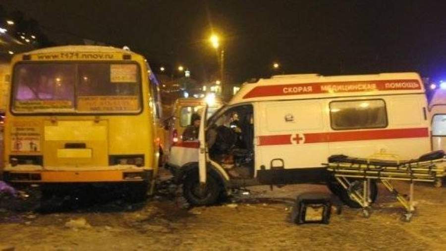 В Нижнем Новгороде в ДТП с маршруткой и «скорой» пострадали 10 человек