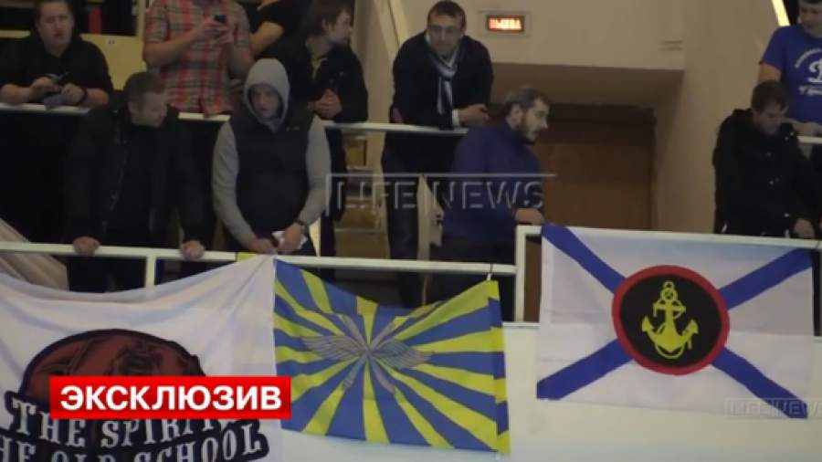 Появилось видео вывесивших флаг ВВС фанатов РФ на матче с Турцией