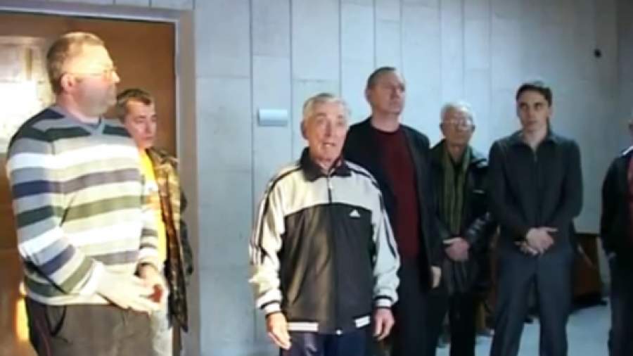 Голодающие экс-депутаты сменили мэрию на ЗАГС