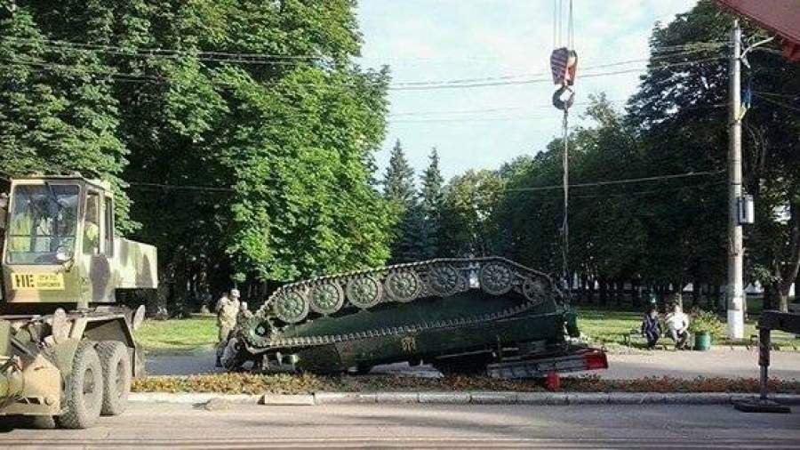 На Украине после парада перевернулся зенитно-ракетный комплекс