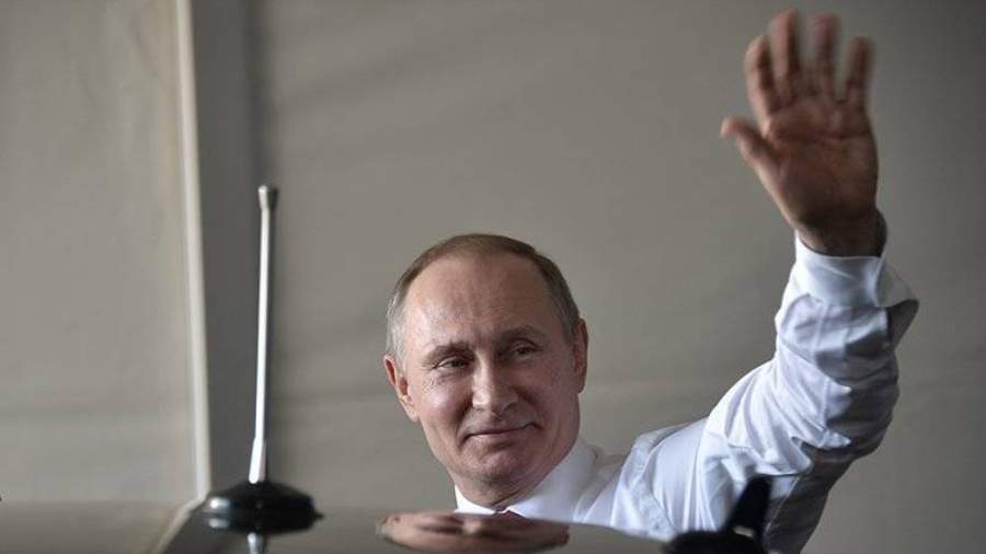 Путин провел хоккейную тренировку на олимпийском стадионе в Сочи