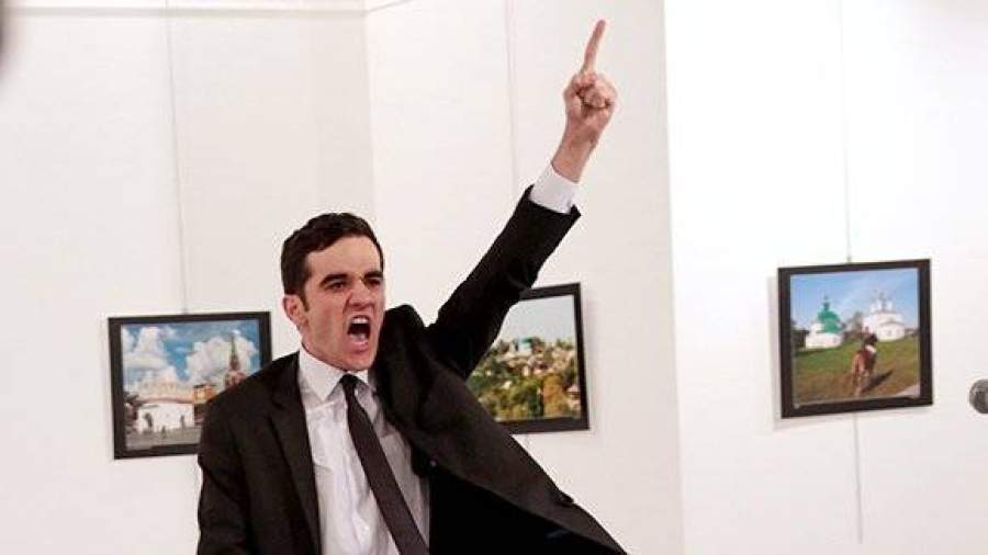 Фото убитого посла РФ стало снимком года по версии World Press Photo