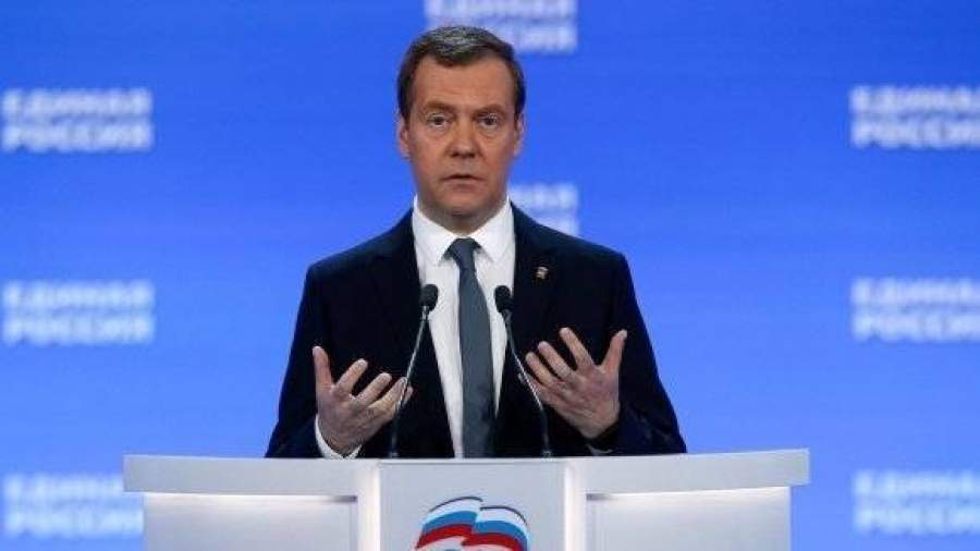 Медведев сообщил о разработке программы развития ОПК в России