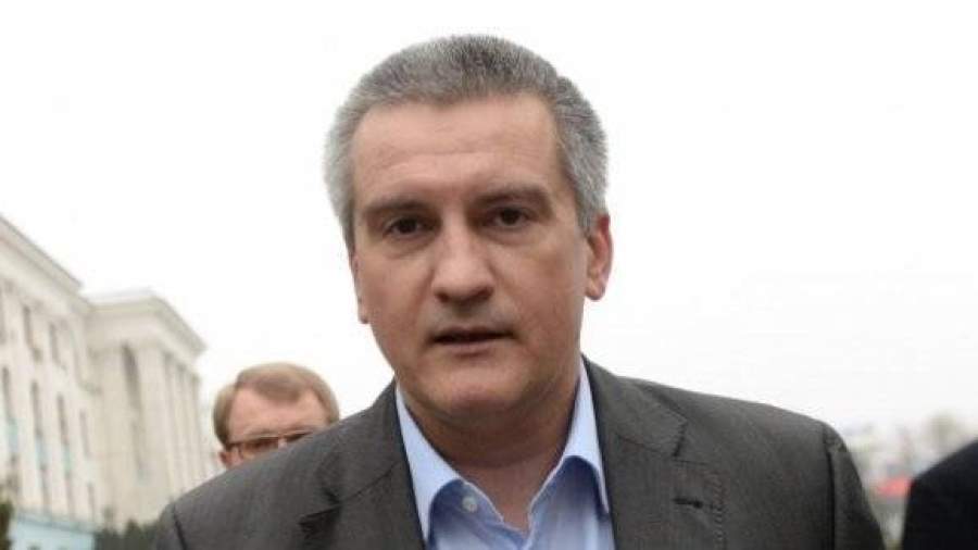 Аксенов назвал анонимных критиков из кабмина РФ метателями дерьма