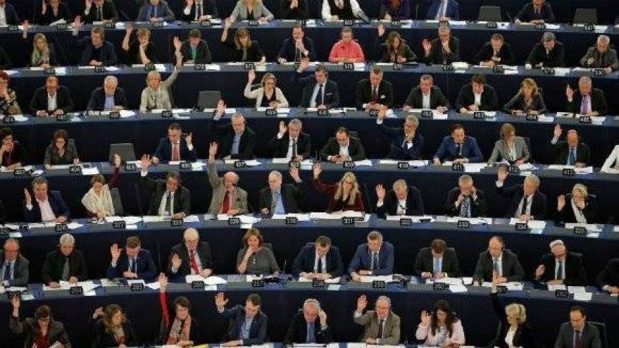 Европарламент проголосовал за централизацию ЕС и общую армию
