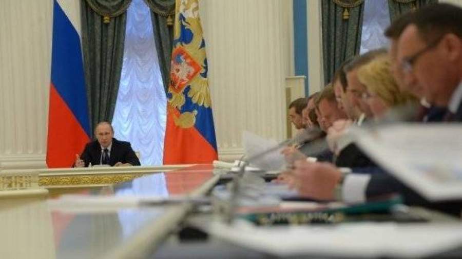 Путин кабмину: «Мы сами себя обманываем, в блуд вводим»