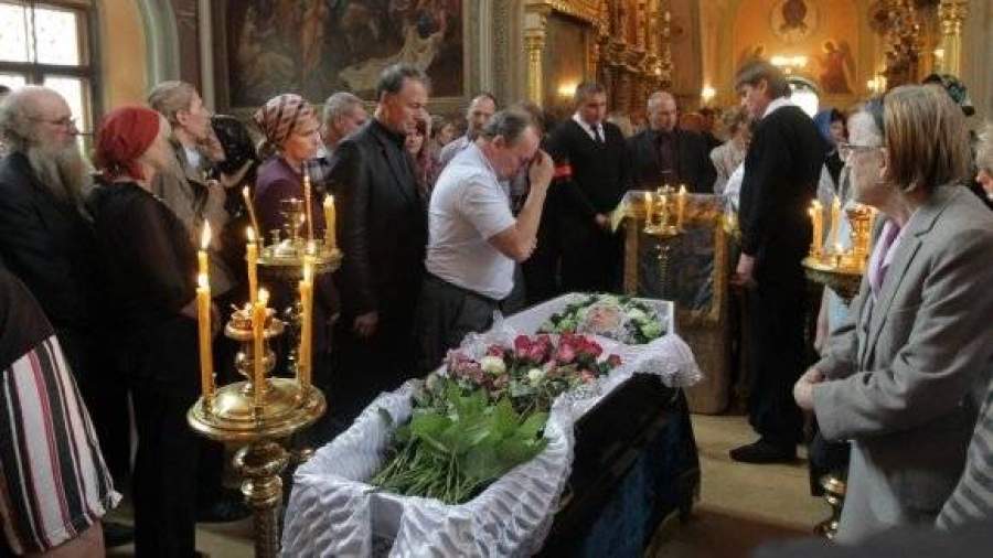 Ия Саввина похоронена на Новодевичьем кладбище