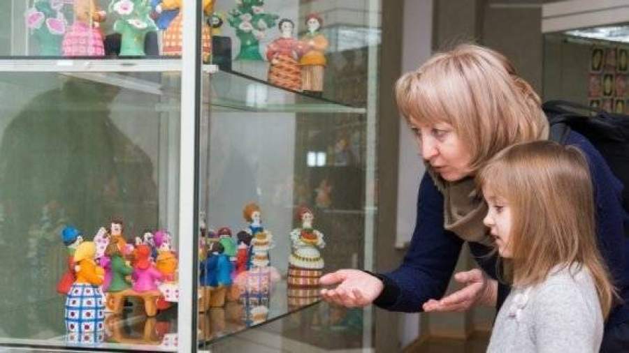 На выставке дымковской игрушки покажут барынь и Степана Разина