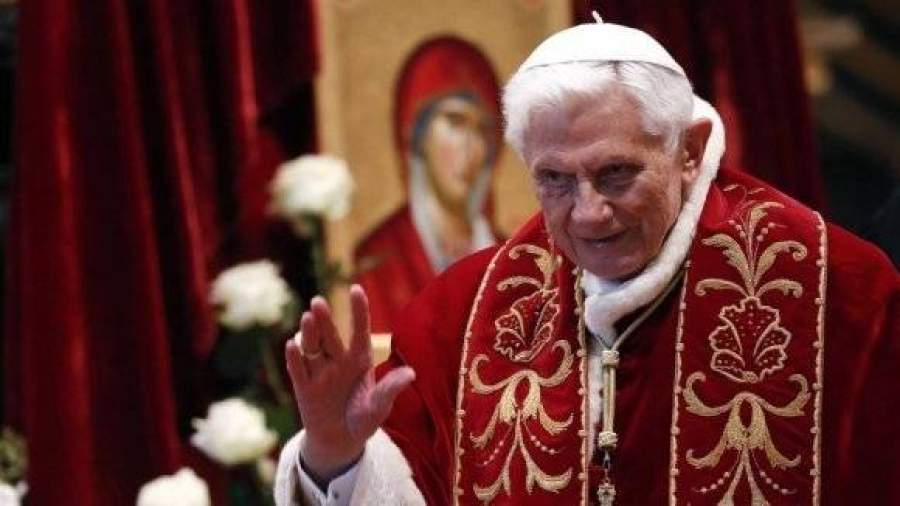 Папа римский уходит в отставку