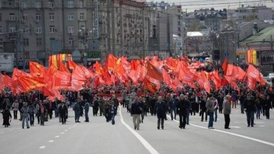 Первомайские шествия КПРФ и ЛДПР собрали примерно по 5 тыс. человек