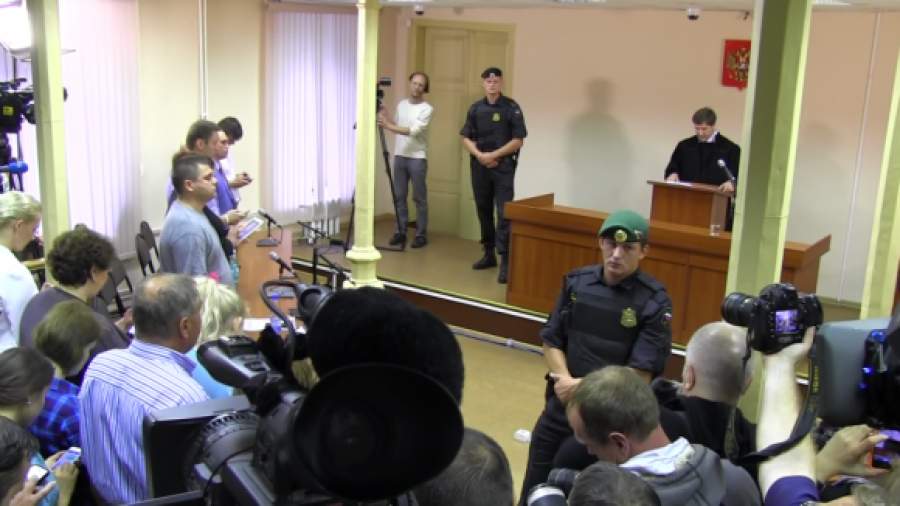 Навального приговорили к пяти годам лишения свободы