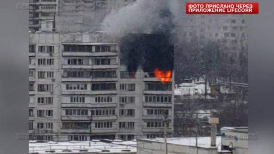 Появилось видео падения москвича с 10-го этажа во время пожара в доме